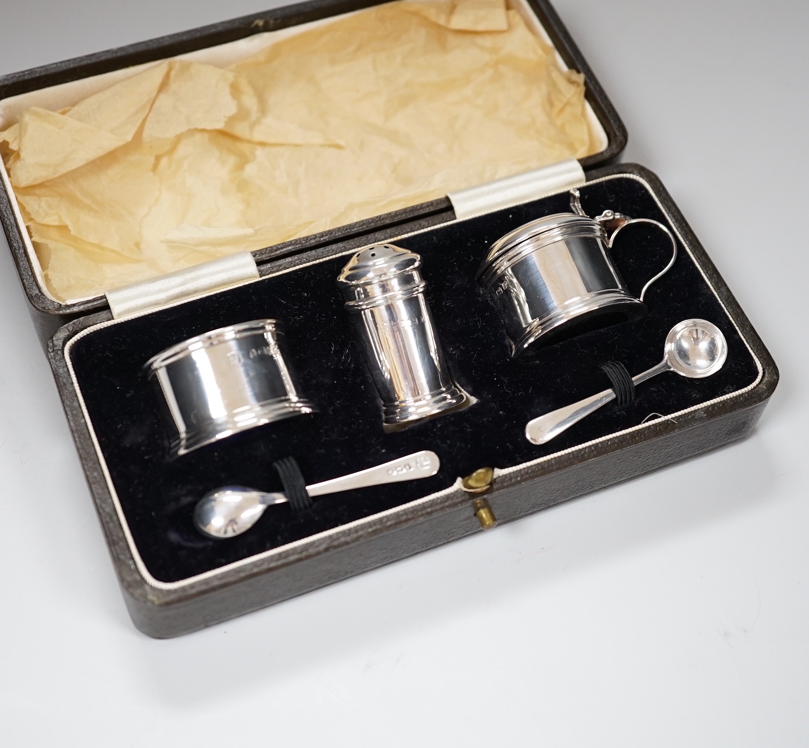 A George VI cased silver three piece condiment set and two spoons, Birmingham 1939